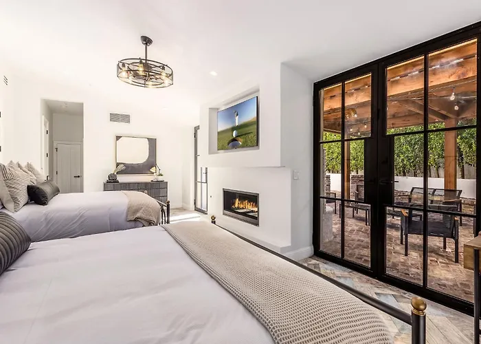 Old Town Luxury - Heated Pool, Spa, Rooftop Deck, Sauna, Speakeasy Holiday home