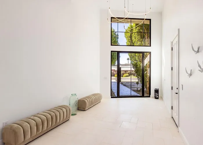 Old Town Luxury - Heated Pool, Spa, Rooftop Deck, Sauna, Speakeasy *