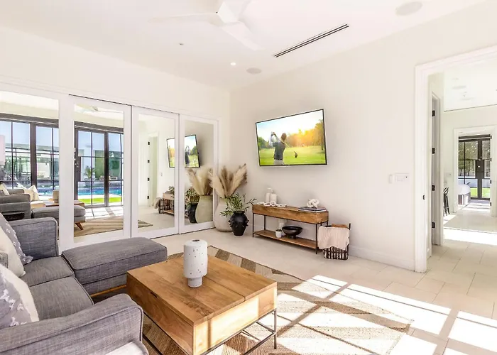 Old Town Luxury - Heated Pool, Spa, Rooftop Deck, Sauna, Speakeasy Holiday home Scottsdale