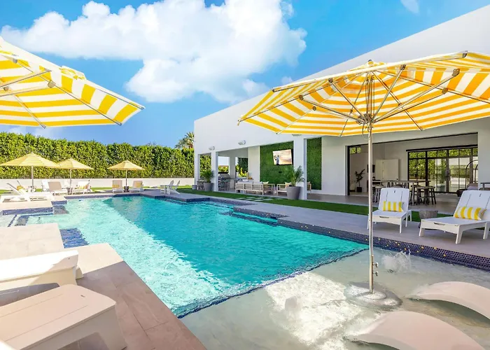Old Town Luxury - Heated Pool, Spa, Rooftop Deck, Sauna, Speakeasy * Scottsdale