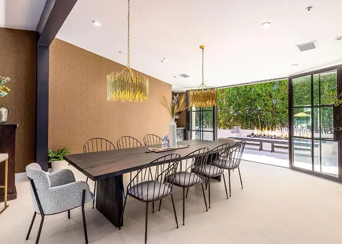 Old Town Luxury - Heated Pool, Spa, Rooftop Deck, Sauna, Speakeasy Scottsdale