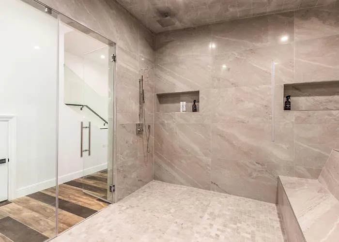 Old Town Luxury - Heated Pool, Spa, Rooftop Deck, Sauna, Speakeasy