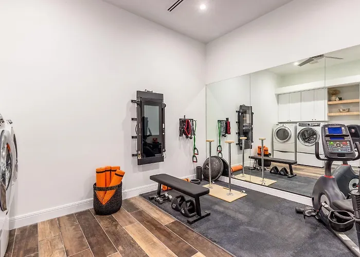 Old Town Luxury - Heated Pool, Spa, Rooftop Deck, Sauna, Speakeasy * Scottsdale