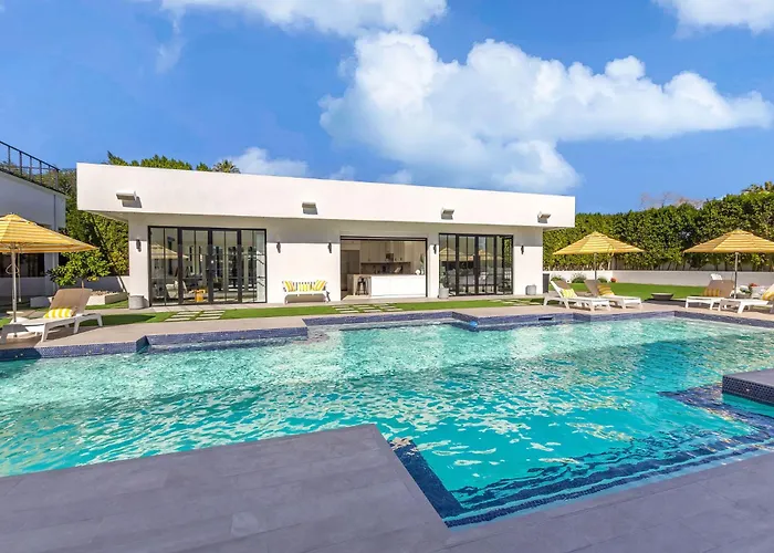 Old Town Luxury - Heated Pool, Spa, Rooftop Deck, Sauna, Speakeasy Holiday home