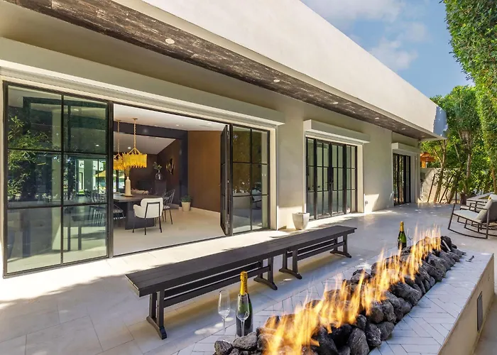 Old Town Luxury - Heated Pool, Spa, Rooftop Deck, Sauna, Speakeasy Holiday home