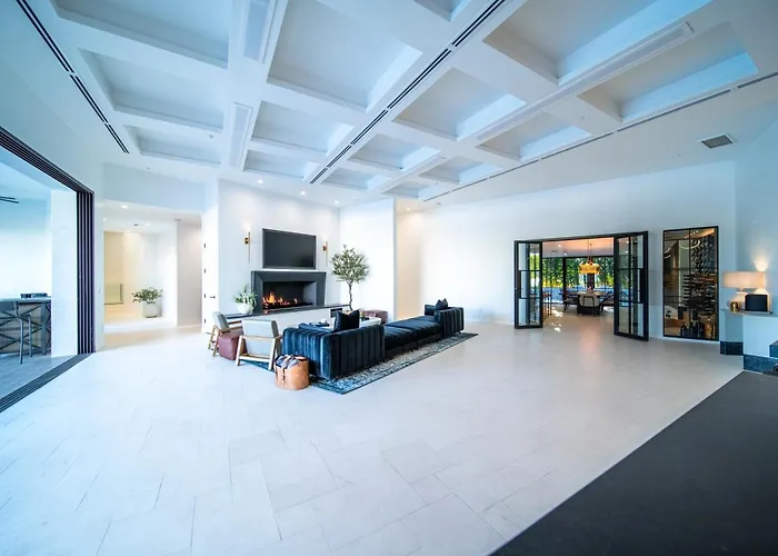 Holiday home Old Town Luxury - Heated Pool, Spa, Rooftop Deck, Sauna, Speakeasy