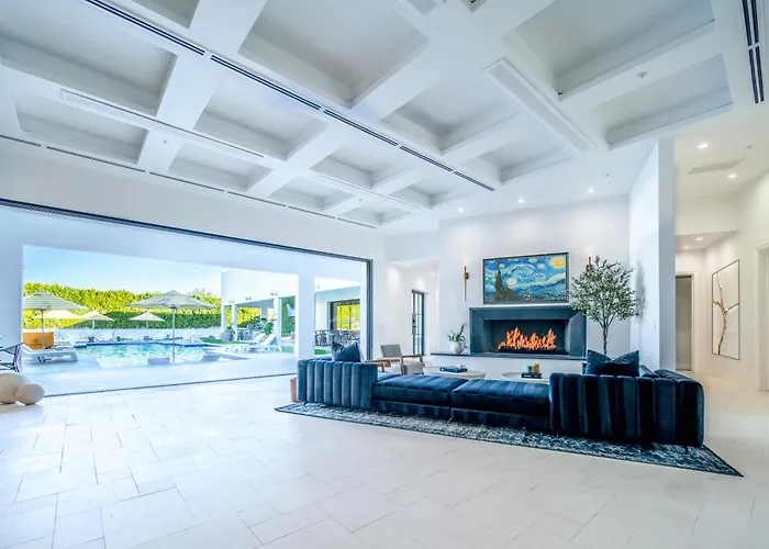 Old Town Luxury - Heated Pool, Spa, Rooftop Deck, Sauna, Speakeasy