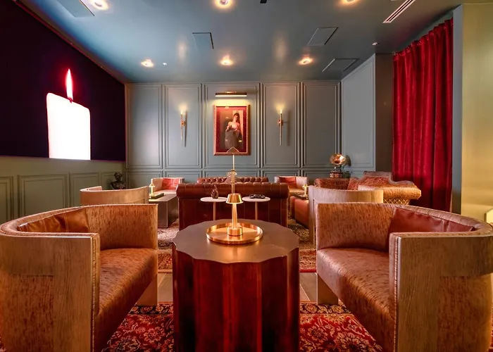 Old Town Luxury - Heated Pool, Spa, Rooftop Deck, Sauna, Speakeasy Holiday home