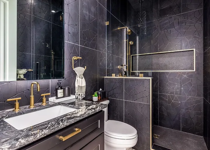 Old Town Luxury - Heated Pool, Spa, Rooftop Deck, Sauna, Speakeasy Scottsdale