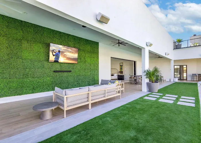 Old Town Luxury - Heated Pool, Spa, Rooftop Deck, Sauna, Speakeasy