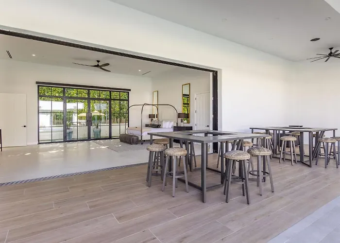 Holiday home Old Town Luxury - Heated Pool, Spa, Rooftop Deck, Sauna, Speakeasy