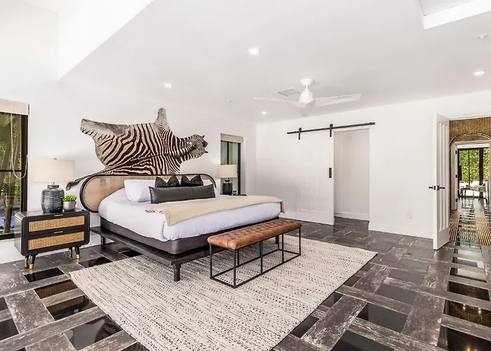 Old Town Luxury - Heated Pool, Spa, Rooftop Deck, Sauna, Speakeasy Holiday home Scottsdale