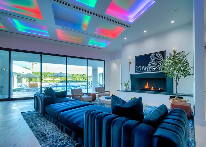 Old Town Luxury - Heated Pool, Spa, Rooftop Deck, Sauna, Speakeasy * Scottsdale