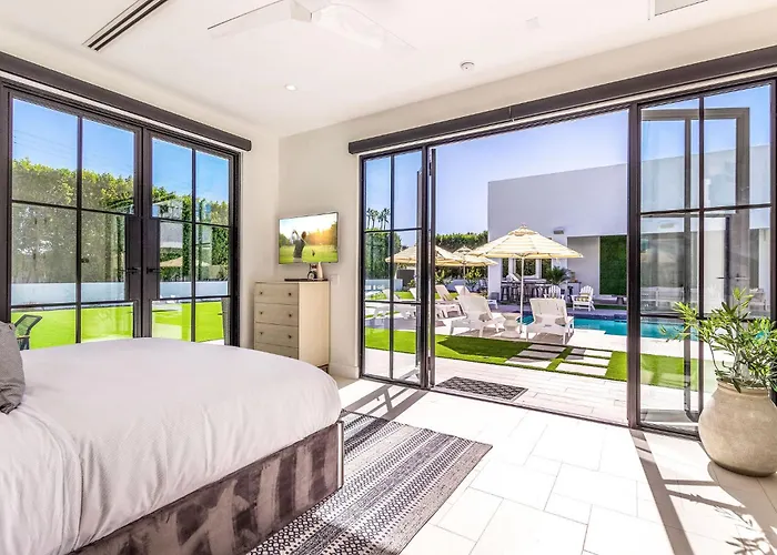 Old Town Luxury - Heated Pool, Spa, Rooftop Deck, Sauna, Speakeasy Holiday home
