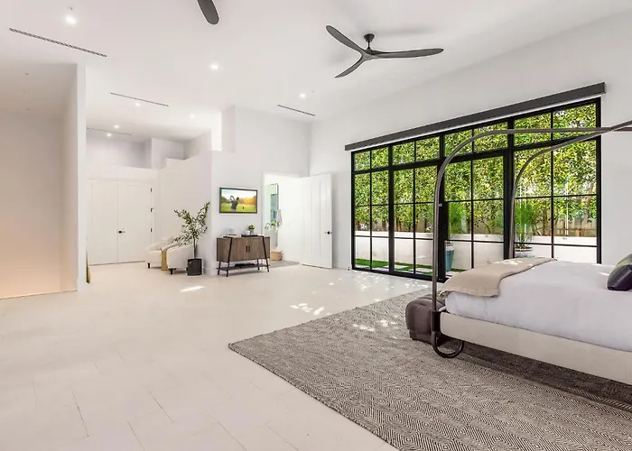 Old Town Luxury - Heated Pool, Spa, Rooftop Deck, Sauna, Speakeasy Holiday home Scottsdale