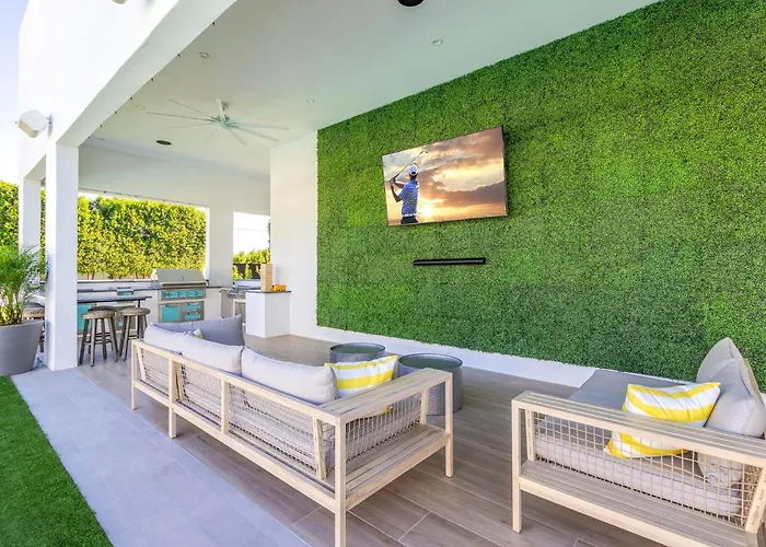 Old Town Luxury - Heated Pool, Spa, Rooftop Deck, Sauna, Speakeasy * Scottsdale