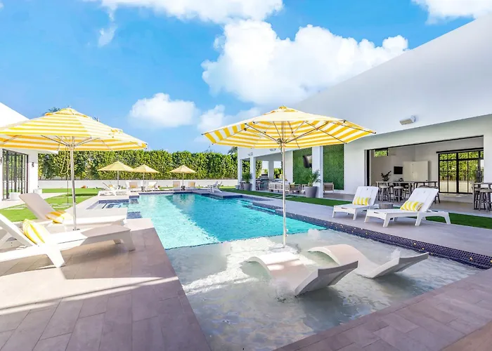 Holiday home Old Town Luxury - Heated Pool, Spa, Rooftop Deck, Sauna, Speakeasy *
