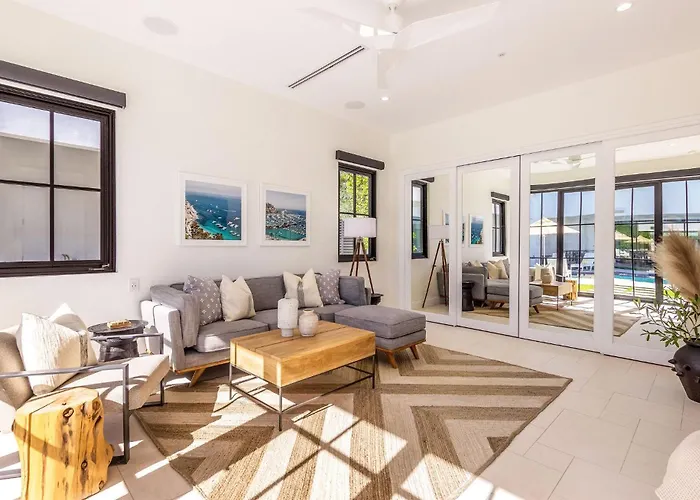 Old Town Luxury - Heated Pool, Spa, Rooftop Deck, Sauna, Speakeasy Scottsdale