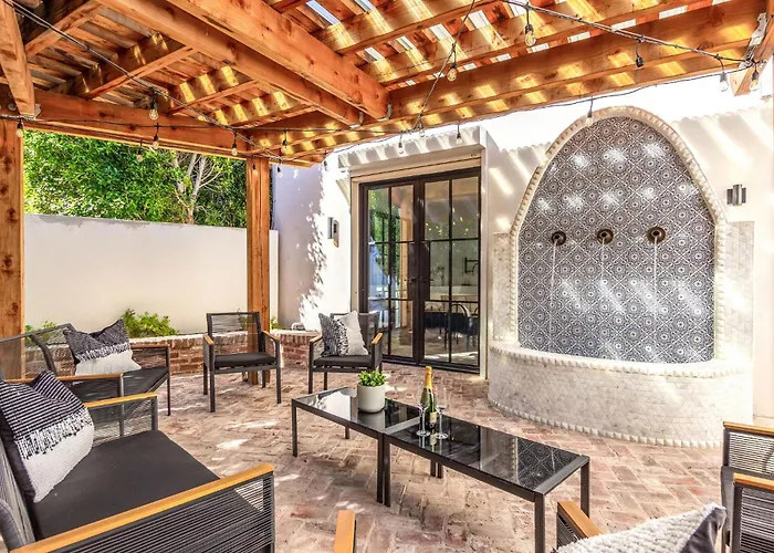Old Town Luxury - Heated Pool, Spa, Rooftop Deck, Sauna, Speakeasy *