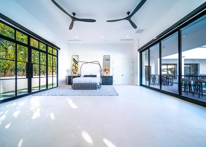 Old Town Luxury - Heated Pool, Spa, Rooftop Deck, Sauna, Speakeasy Holiday home Scottsdale