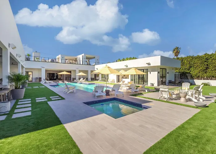 Holiday home Old Town Luxury - Heated Pool, Spa, Rooftop Deck, Sauna, Speakeasy