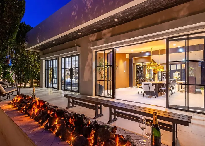 Old Town Luxury - Heated Pool, Spa, Rooftop Deck, Sauna, Speakeasy Holiday home Scottsdale