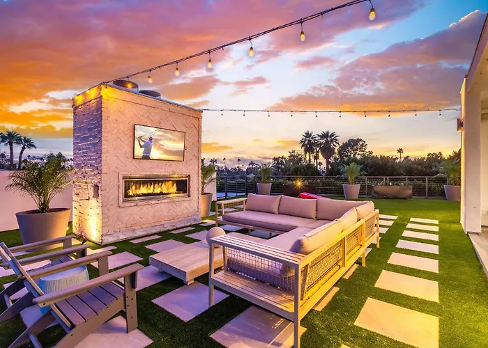 Old Town Luxury - Heated Pool, Spa, Rooftop Deck, Sauna, Speakeasy *