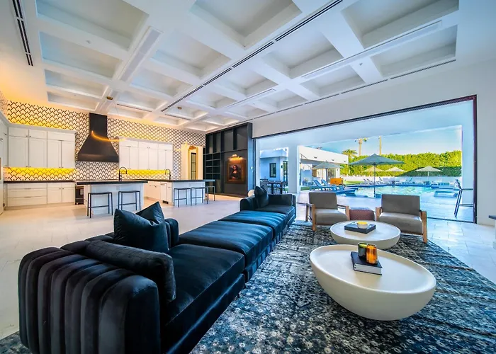 Old Town Luxury - Heated Pool, Spa, Rooftop Deck, Sauna, Speakeasy * Scottsdale