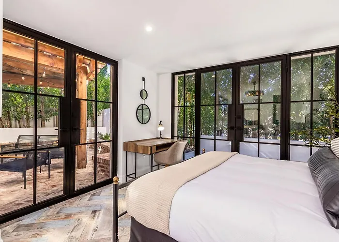 Old Town Luxury - Heated Pool, Spa, Rooftop Deck, Sauna, Speakeasy Scottsdale