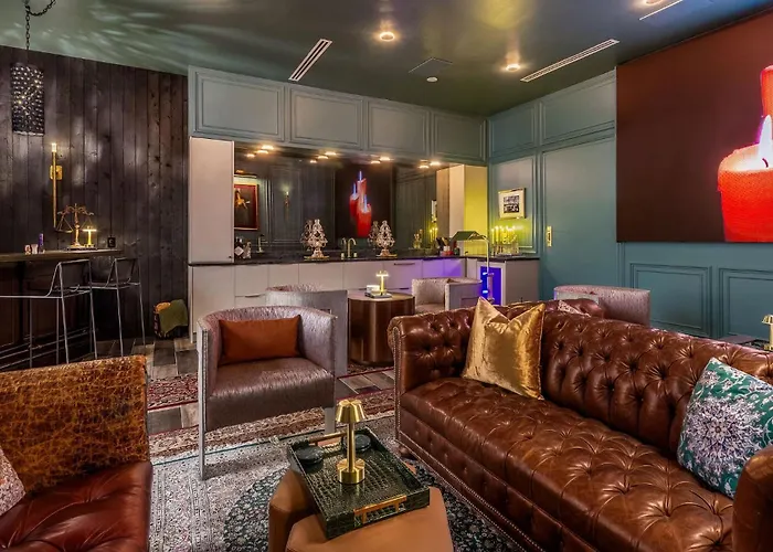 Holiday home Old Town Luxury - Heated Pool, Spa, Rooftop Deck, Sauna, Speakeasy