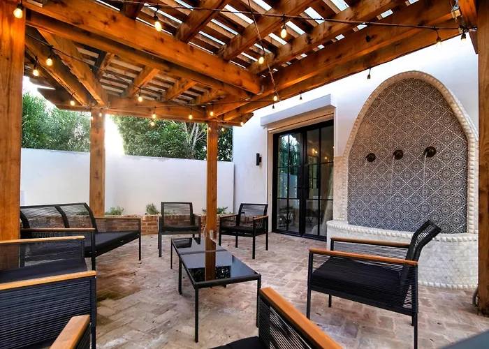 Old Town Luxury - Heated Pool, Spa, Rooftop Deck, Sauna, Speakeasy Holiday home