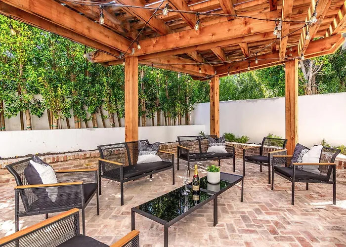Old Town Luxury - Heated Pool, Spa, Rooftop Deck, Sauna, Speakeasy Holiday home